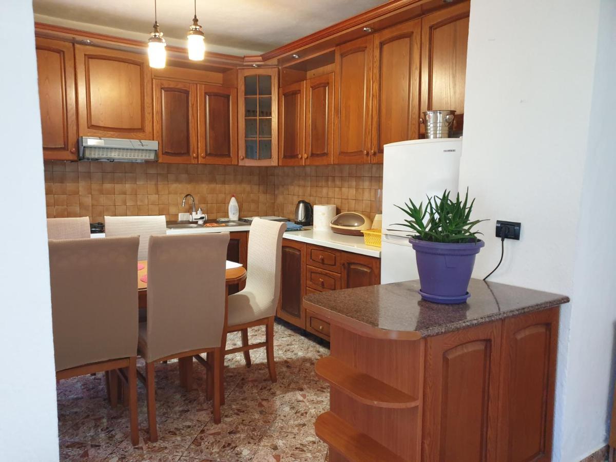 Eni's Villa, 5km From Shengjini Лежа