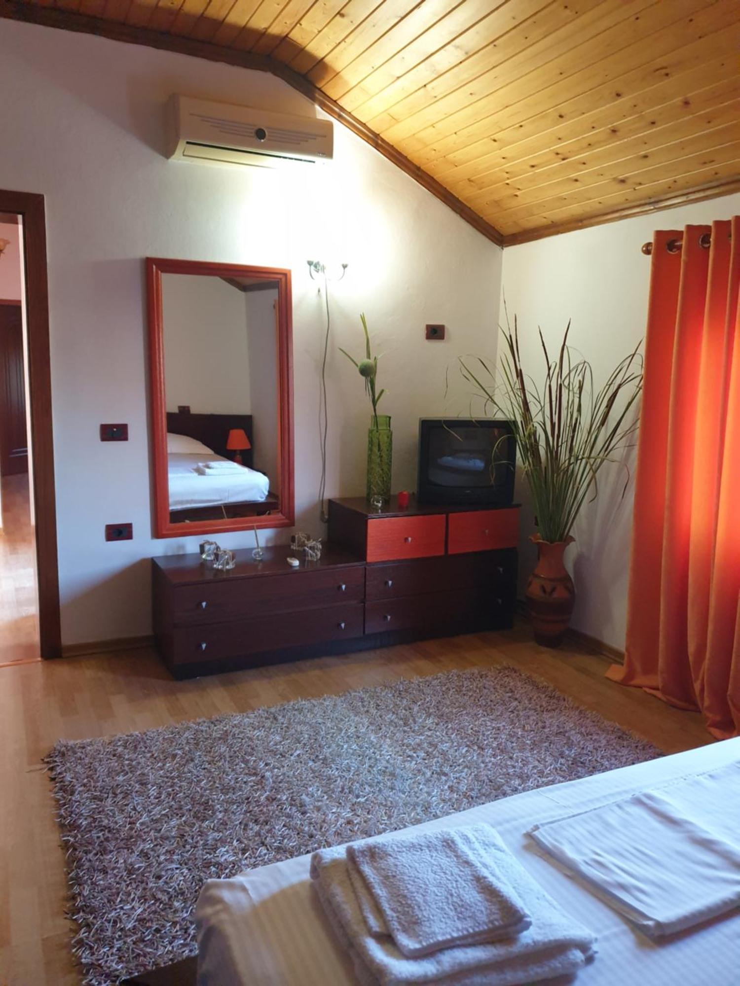 Eni's Villa, 5km From Shengjini Вілла Лежа